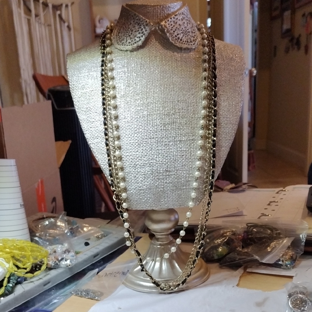 Elegant Multi-Strand Pearl and Gold Necklace
